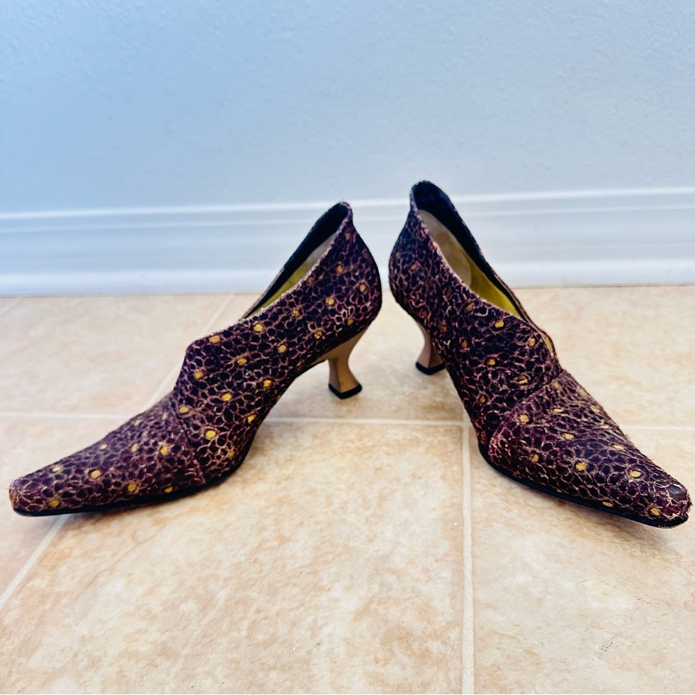 Vicini Gold and Purple Heels with Pointed Toe and Intricate Design
